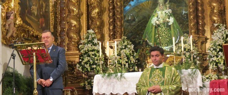  Francisco Zurera realiza la ofrenda de frutos a María Stma. de Araceli (fotos) 