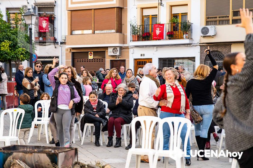 GALERÍA: La Navidad llega al barrio de Santiago de la mano de su Zambomba Flamenca
