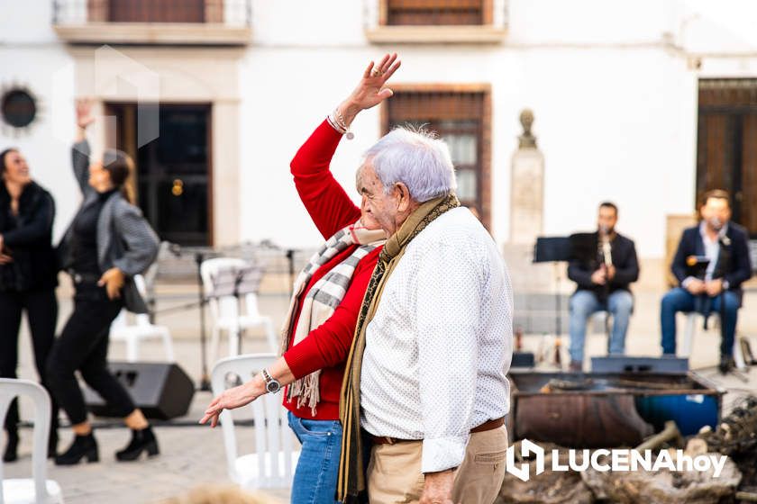 GALERÍA: La Navidad llega al barrio de Santiago de la mano de su Zambomba Flamenca GALERÍA: La Navidad llega al barrio de Santiago de la mano de su Zambomba Flamenca