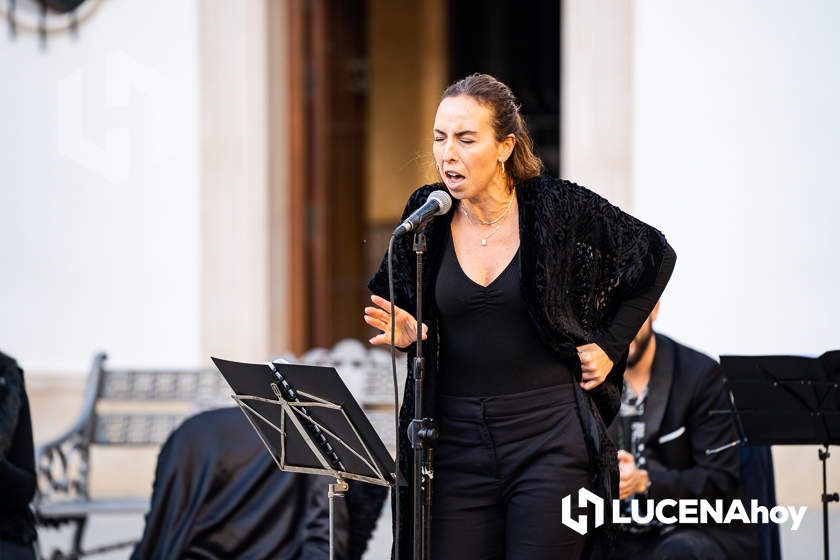 GALERÍA: La Navidad llega al barrio de Santiago de la mano de su Zambomba Flamenca GALERÍA: La Navidad llega al barrio de Santiago de la mano de su Zambomba Flamenca