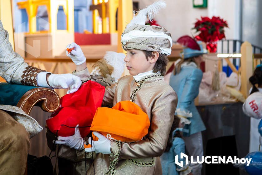 GALERÍA: Miles de niños entregan a los Mensajeros Reales sus cartas para los Reyes Magos GALERÍA: Miles de niños entregan a los Mensajeros Reales sus cartas para los Reyes Magos