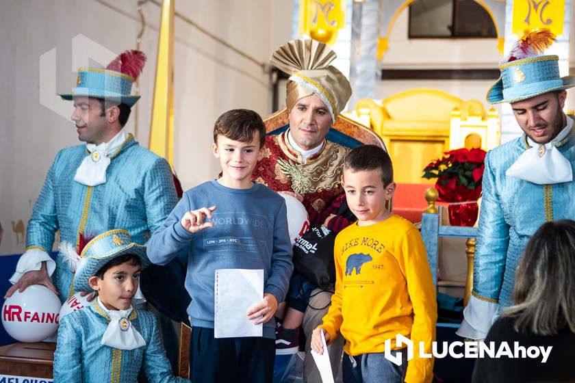 GALERÍA: Miles de niños entregan a los Mensajeros Reales sus cartas para los Reyes Magos GALERÍA: Miles de niños entregan a los Mensajeros Reales sus cartas para los Reyes Magos