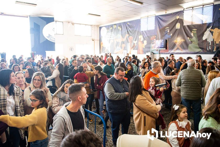 GALERÍA: Miles de niños entregan a los Mensajeros Reales sus cartas para los Reyes Magos GALERÍA: Miles de niños entregan a los Mensajeros Reales sus cartas para los Reyes Magos