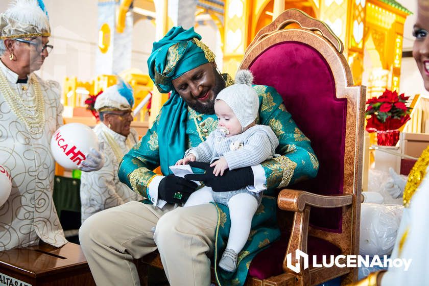GALERÍA: Miles de niños entregan a los Mensajeros Reales sus cartas para los Reyes Magos GALERÍA: Miles de niños entregan a los Mensajeros Reales sus cartas para los Reyes Magos
