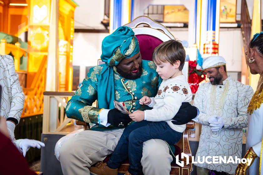 GALERÍA: Miles de niños entregan a los Mensajeros Reales sus cartas para los Reyes Magos GALERÍA: Miles de niños entregan a los Mensajeros Reales sus cartas para los Reyes Magos