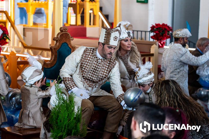 Miles de niños entregan cada año a los Mensajeros Reales sus cartas para los Reyes Magos. Archivo