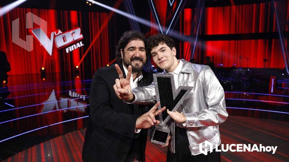  Javier Crespo junto a Antonio Orozco tras ganar La Voz de Antena 3 