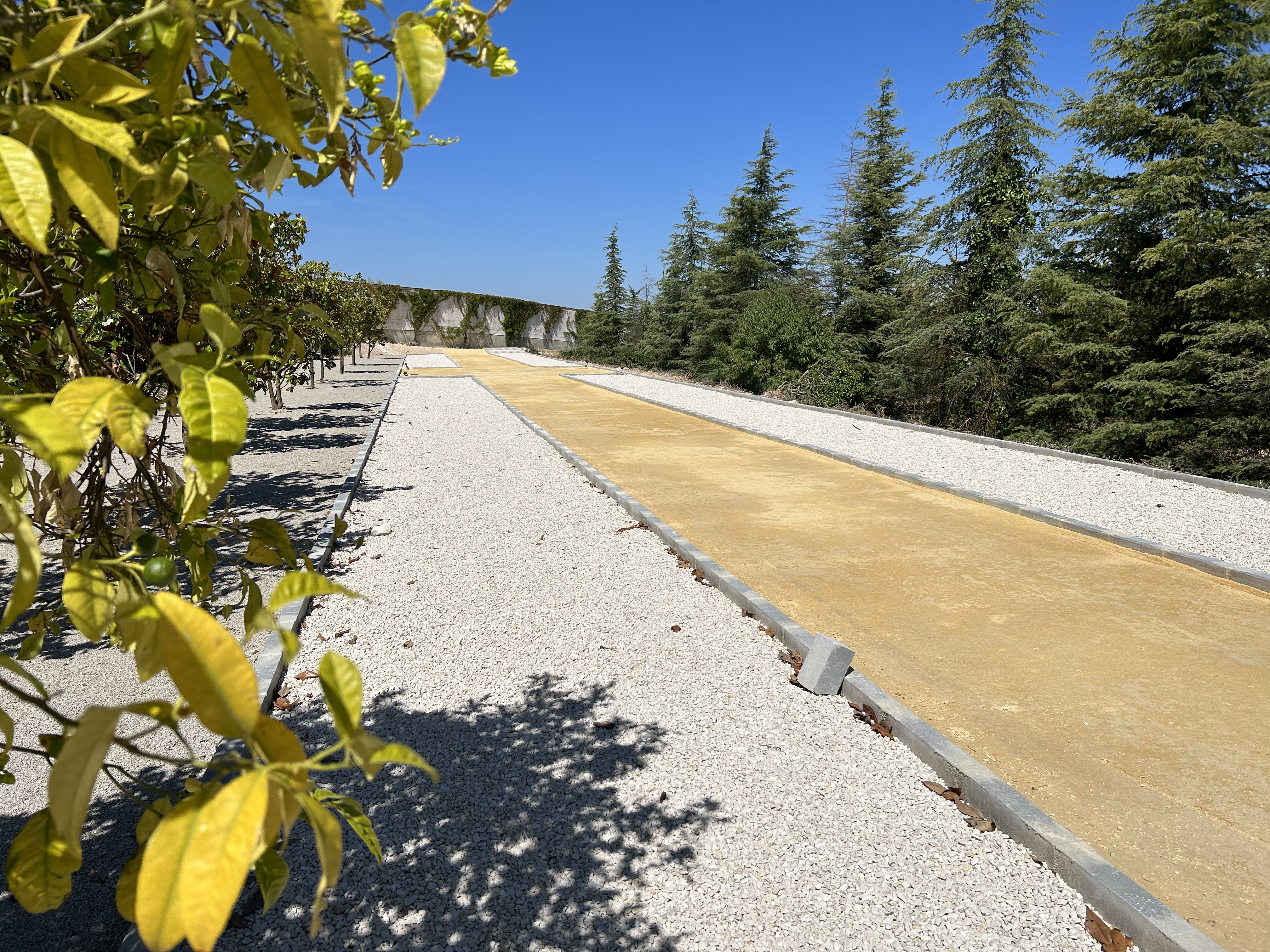 Cementerio ecológico de Lucena, al que solo resta la instalación de una pérgola de acero y madera en la zona central