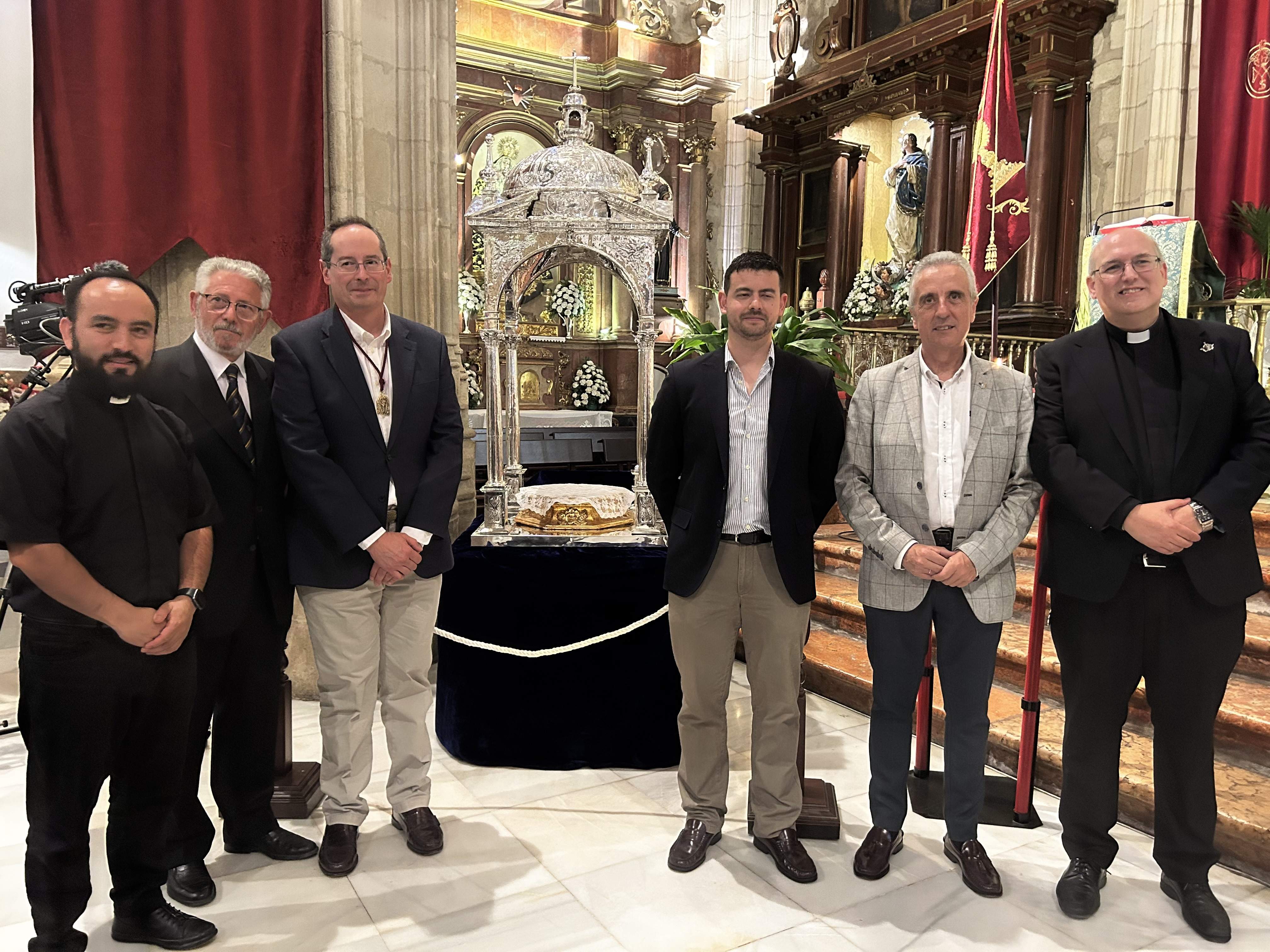 Presentación del templete sacramental del Corpus en la iglesia de San Mateo en la noche de ayer