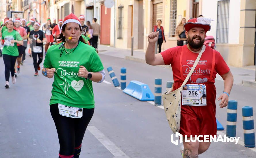 GALERÍA (I): Las fotos de la III San Silvestre de Lucena, la carrera más divertida y solidaria del año
