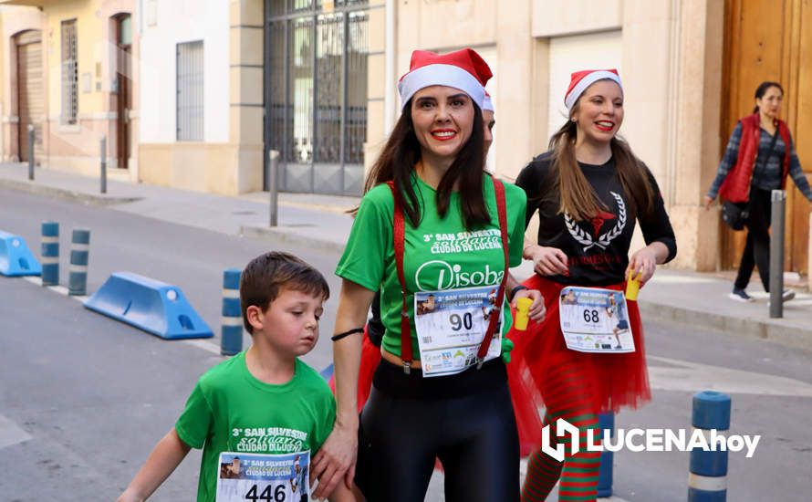 GALERÍA (I): Las fotos de la III San Silvestre de Lucena, la carrera más divertida y solidaria del año