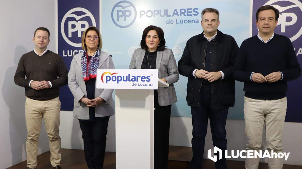  María de la O Redondo durante su comparecencia ante los medios junto al resto del grupo político municipal popular 