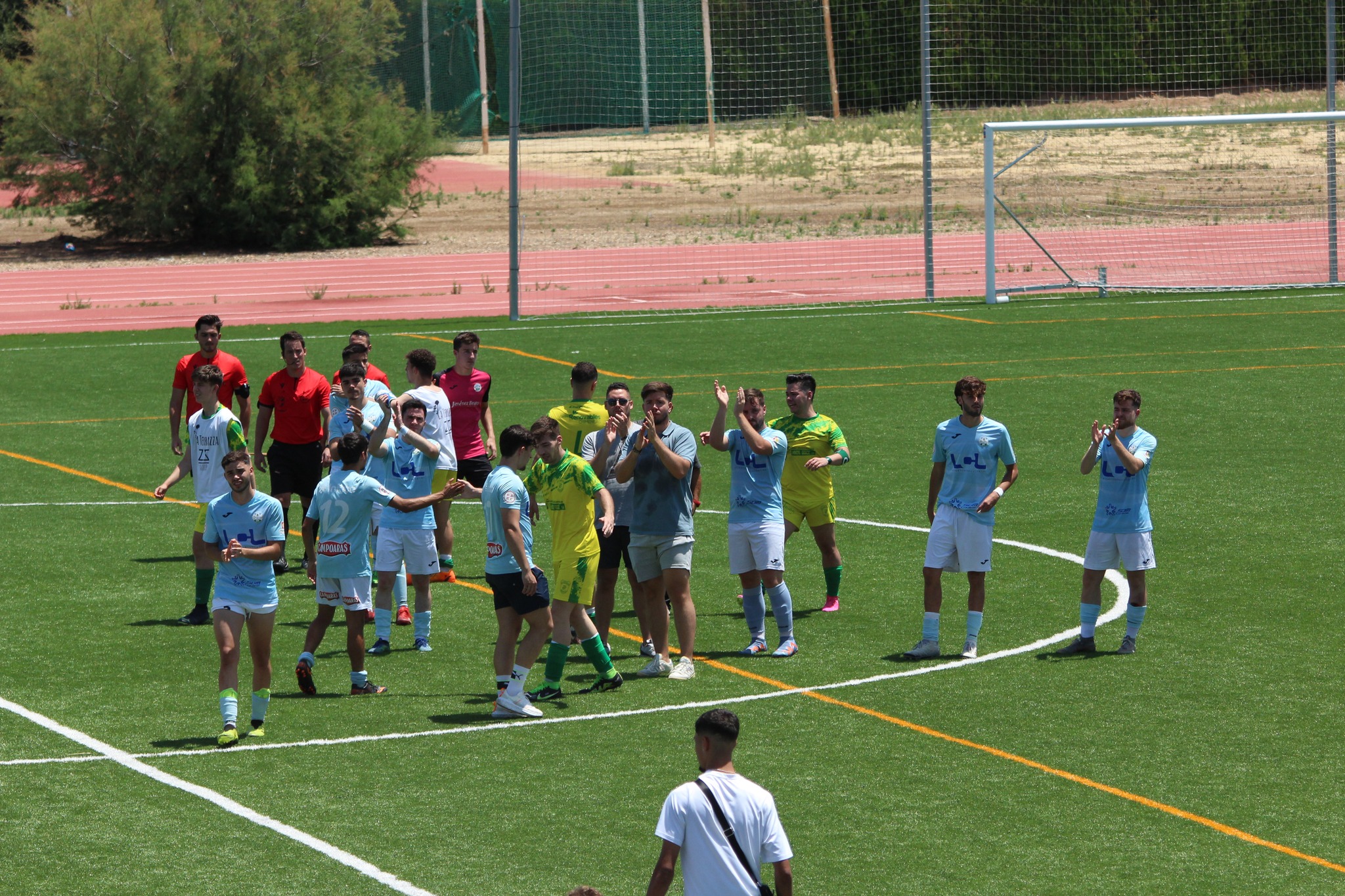 Plantilla del Ciudad de Lucena B al término del partido (Imagen cedida por el club)