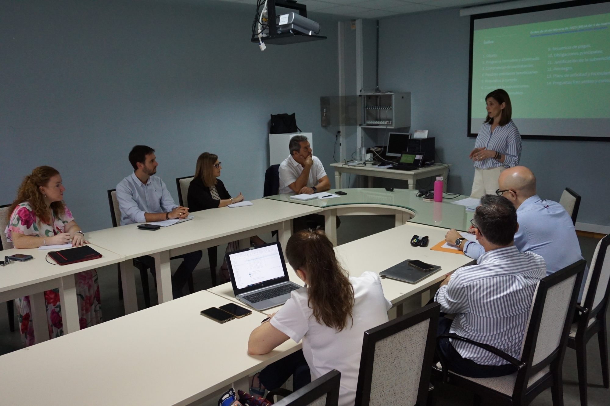 Una de las reuniones mantenidas con empresas del sector del frío y la madera en Lucena para informar de esta línea de ayudas