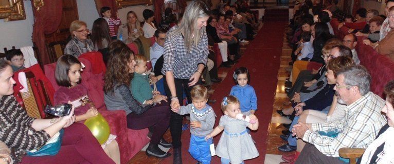  El desfile de Infancia Solidaria recauda fondos para traer a España a Moisés (fotos) 