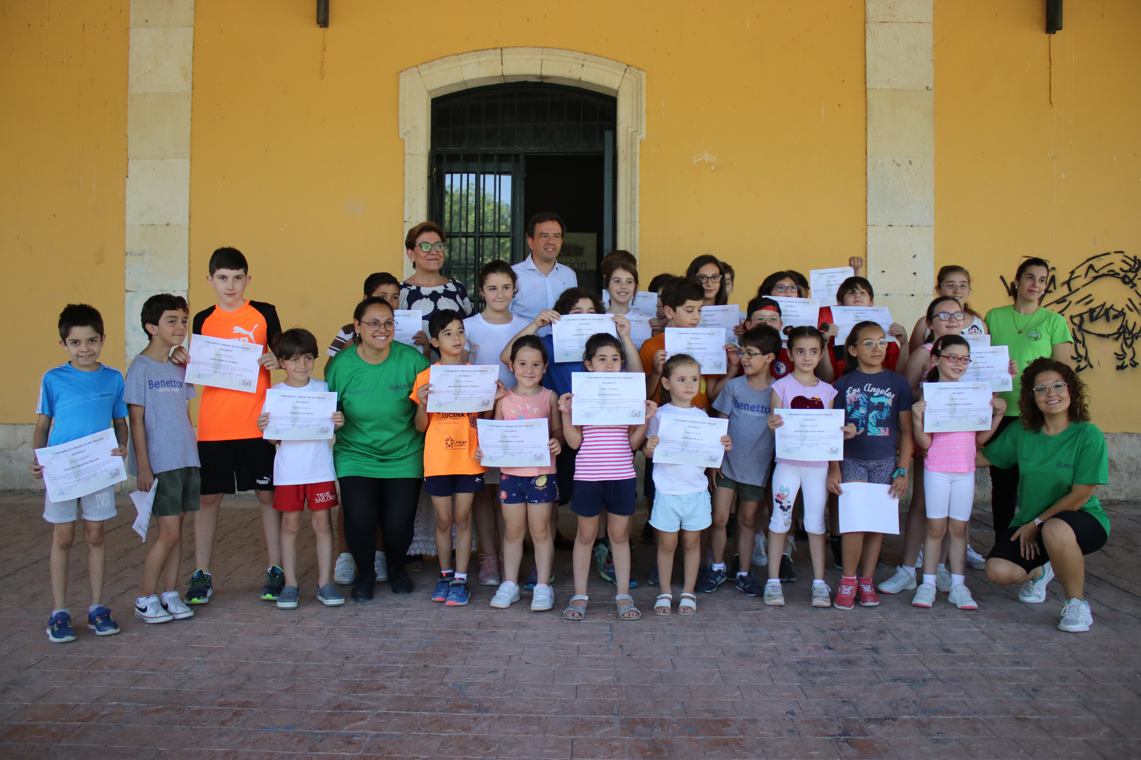 Grupo de niños y niñas que han participado en la primera semana de los Campamentos Urbanos de Naturaleza