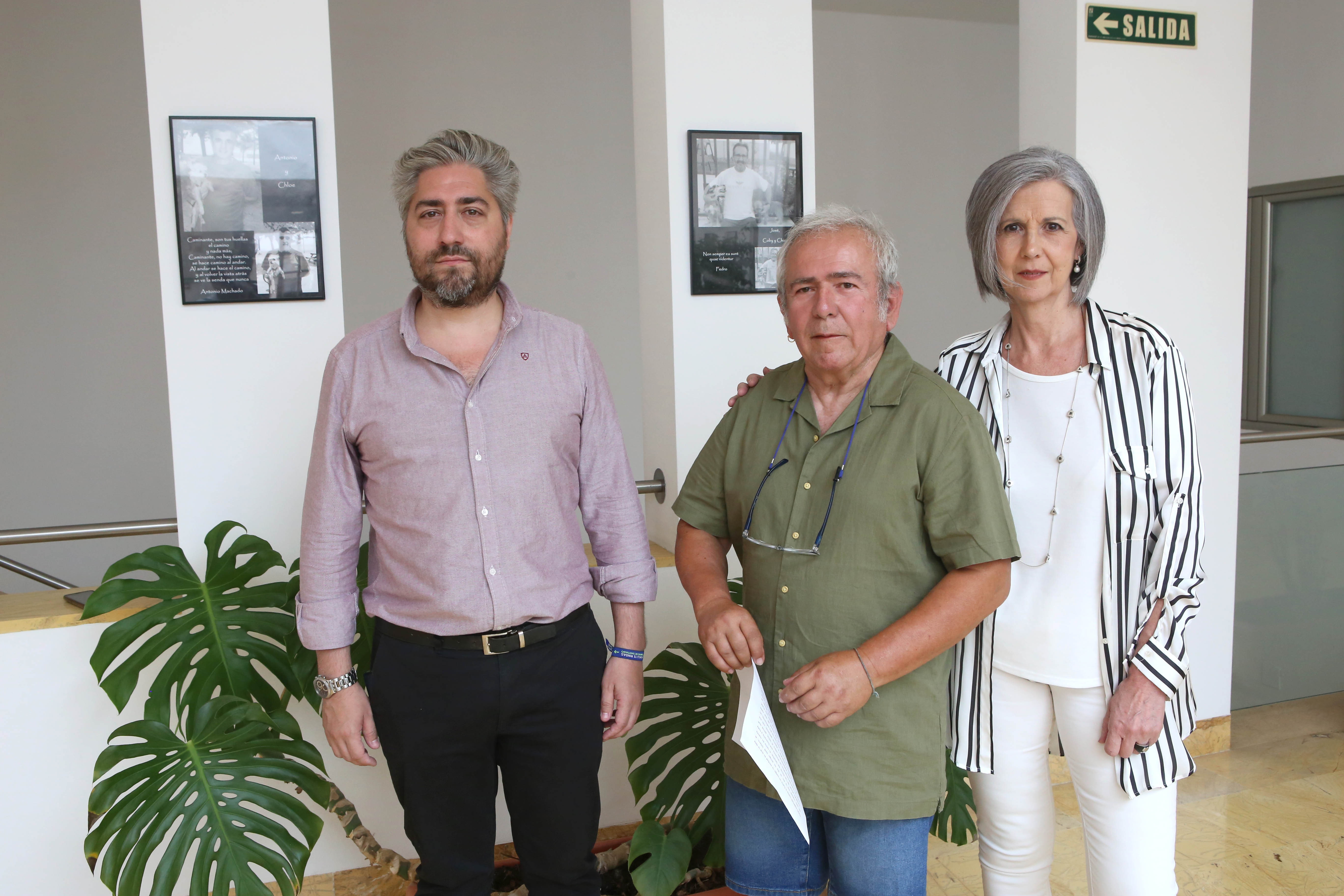 Un momento de la inauguración de la muestra fotográfica de Mauro Brunetti en la Biblioteca Municipal de Lucena