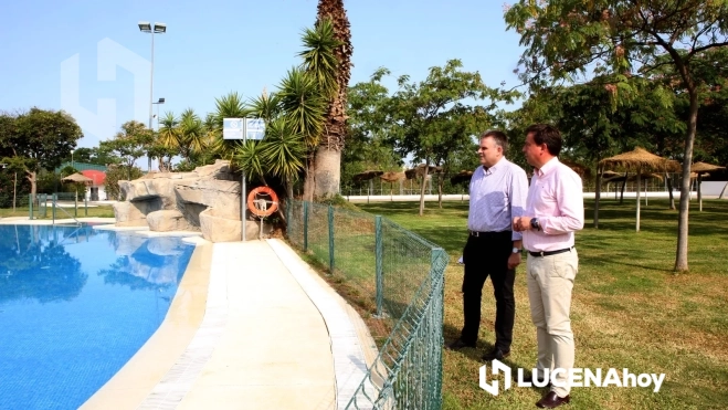 Ángel Novillo y Aurelio Fernández durante la presentación de la campaña de baños en las piscinas de verano