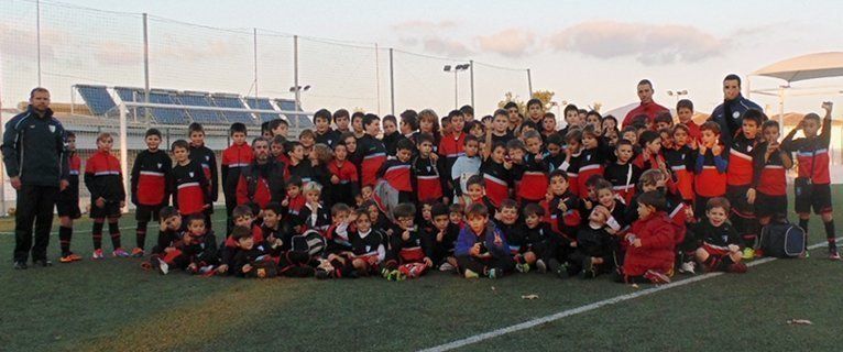  La escuela de fútbol del Lucena CF inculca valores deportivos y humanos a 120 niños (fotos) 
