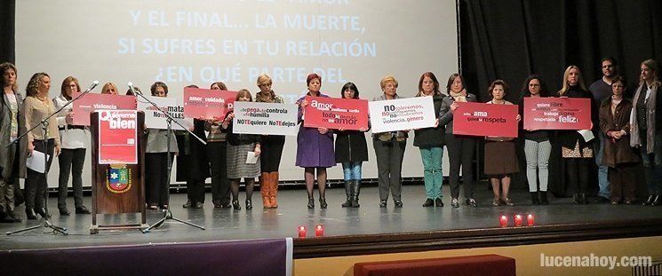  25N: Las asociaciones de mujeres recuerdan a las víctimas de la violencia de género (fotos) 