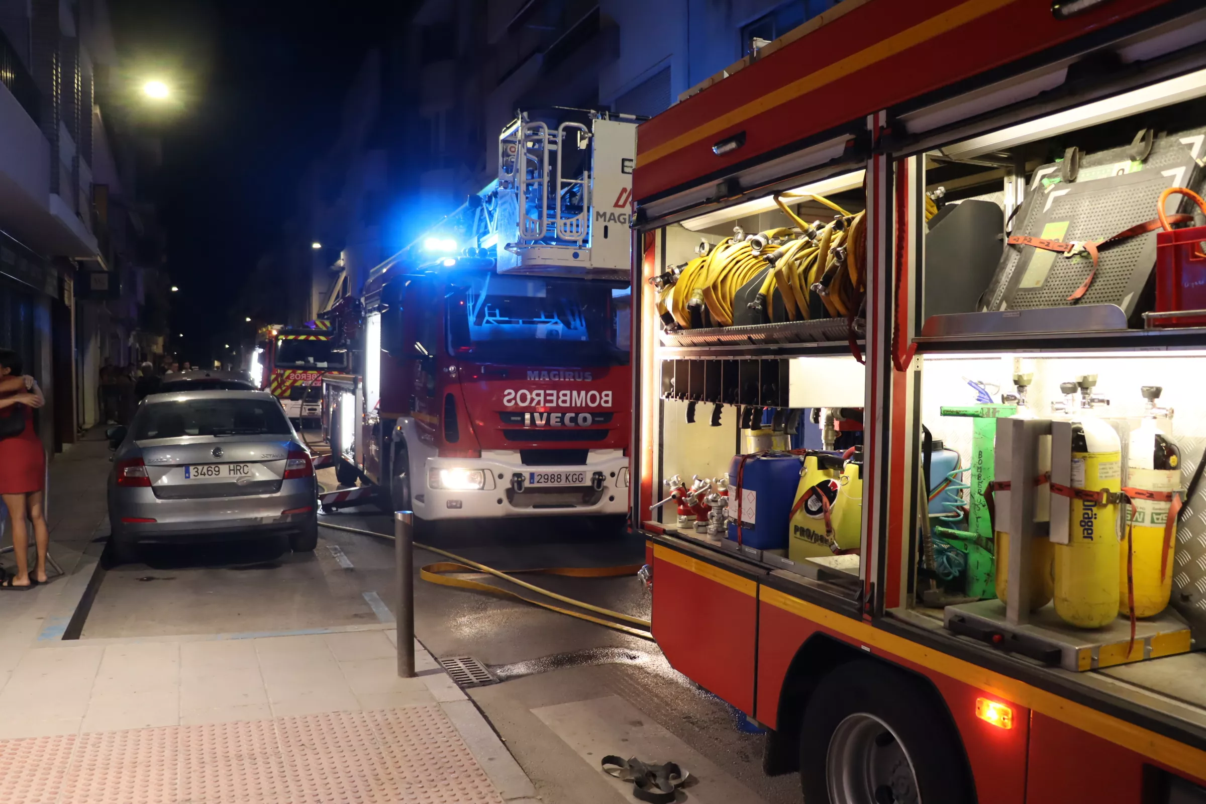 Dos vehículos de bomberos durante una intervención reciente. Archivo