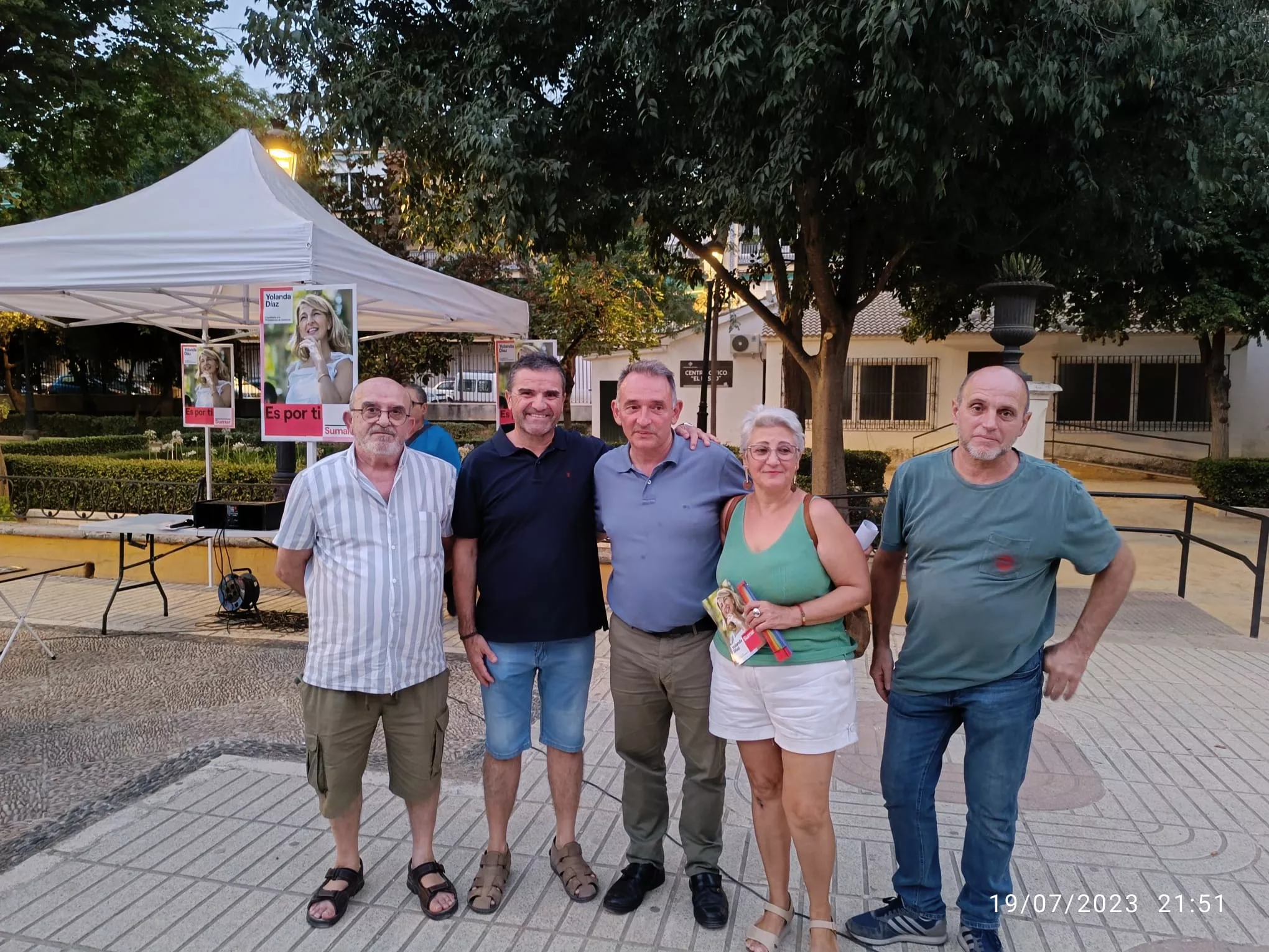 Miguel Ángel Arjona, primero por la izquierda, junto a miembros de Podemos y al diputado electo de Sumar por Córdoba, Enrique Santiago, en un reciente acto de campaña