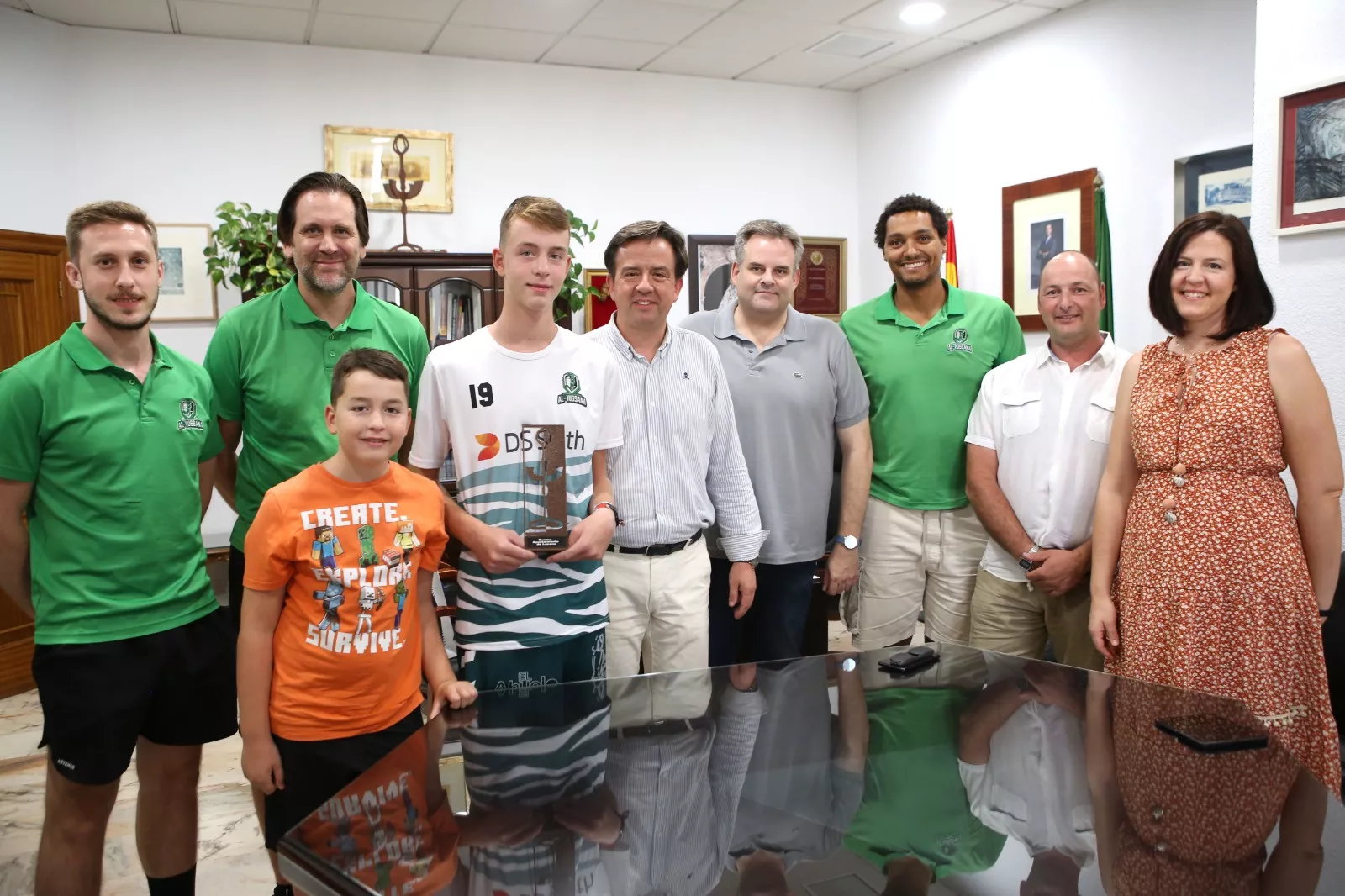 Un momento de la recepción a Roberto Montes en el ayuntamiento de Lucena