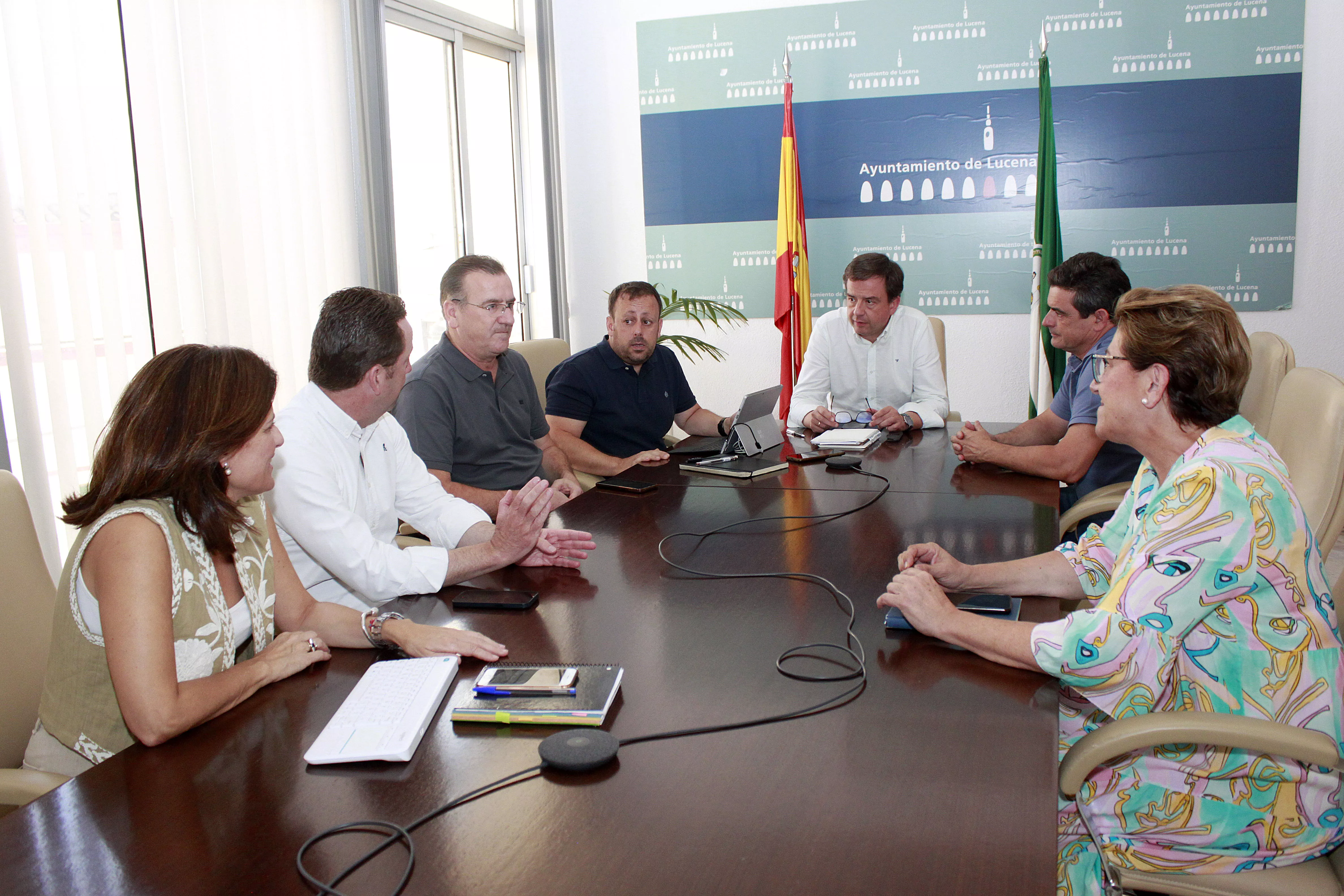 Un momento de la reunión mantenida por el equipo de gobierno con los representantes de Amara y el arquitecto José Antonio Alba Dorado