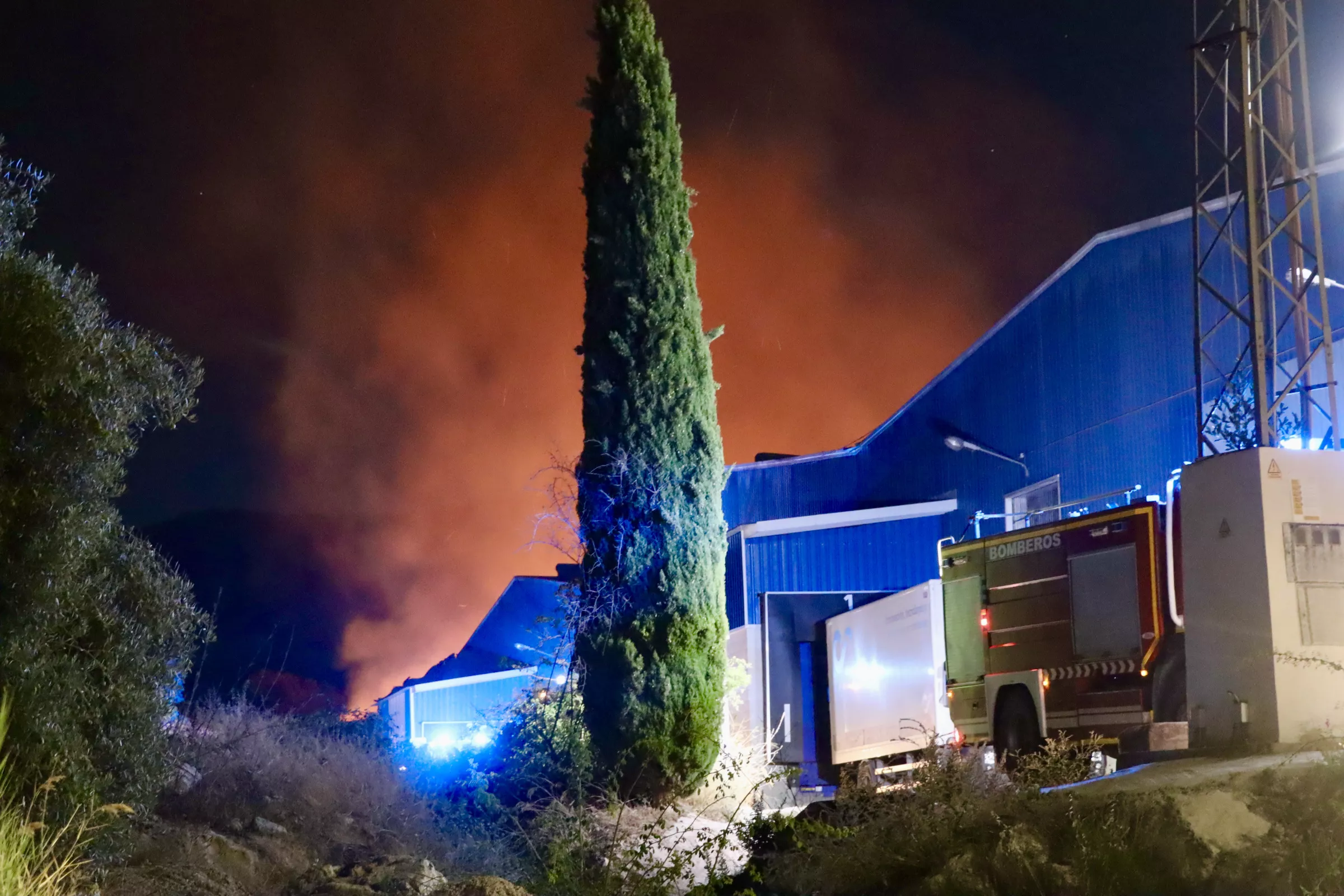 Incendio nave industrial N331 Lucena Incendio nave industrial N331 Lucena