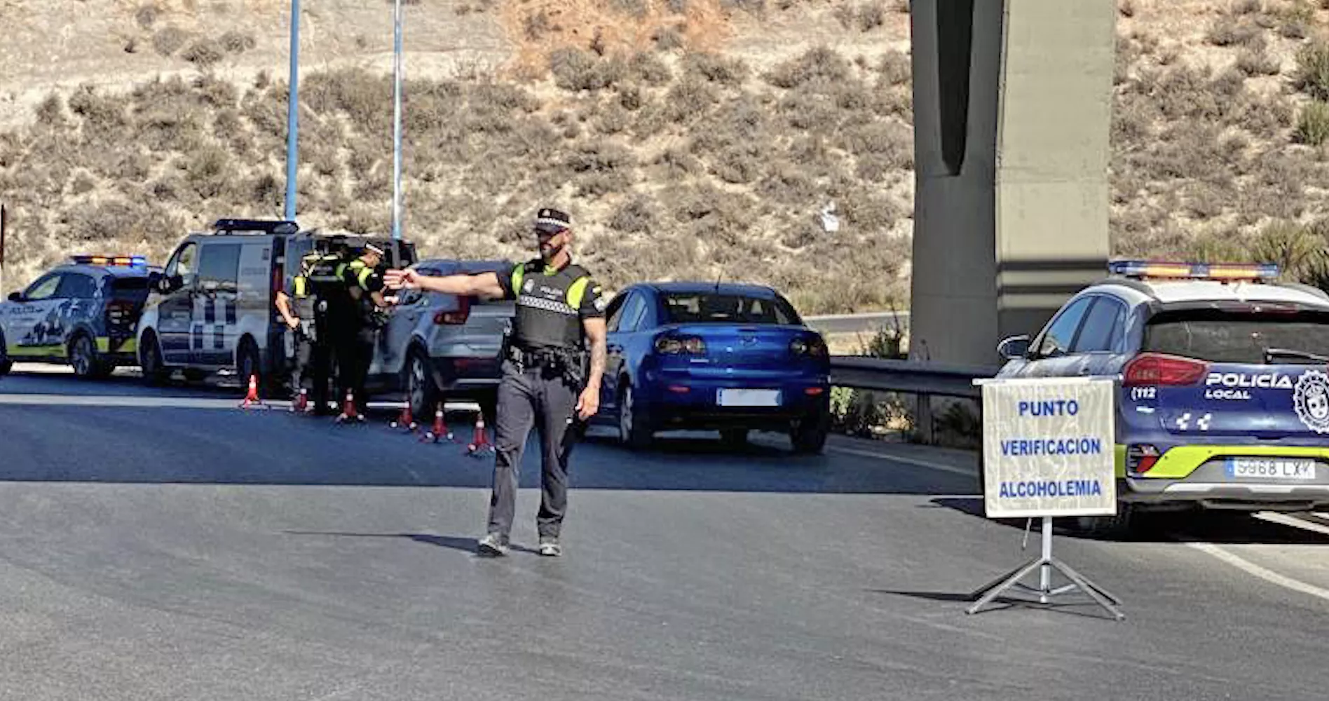 Control de alcoholemia y drogas esta mañana en una de las rotondas de acceso a la ciudad