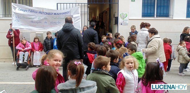  Los alumnos del Antonio Machado inician la ofrenda de alimentos para el Telemaratón (fotos) 