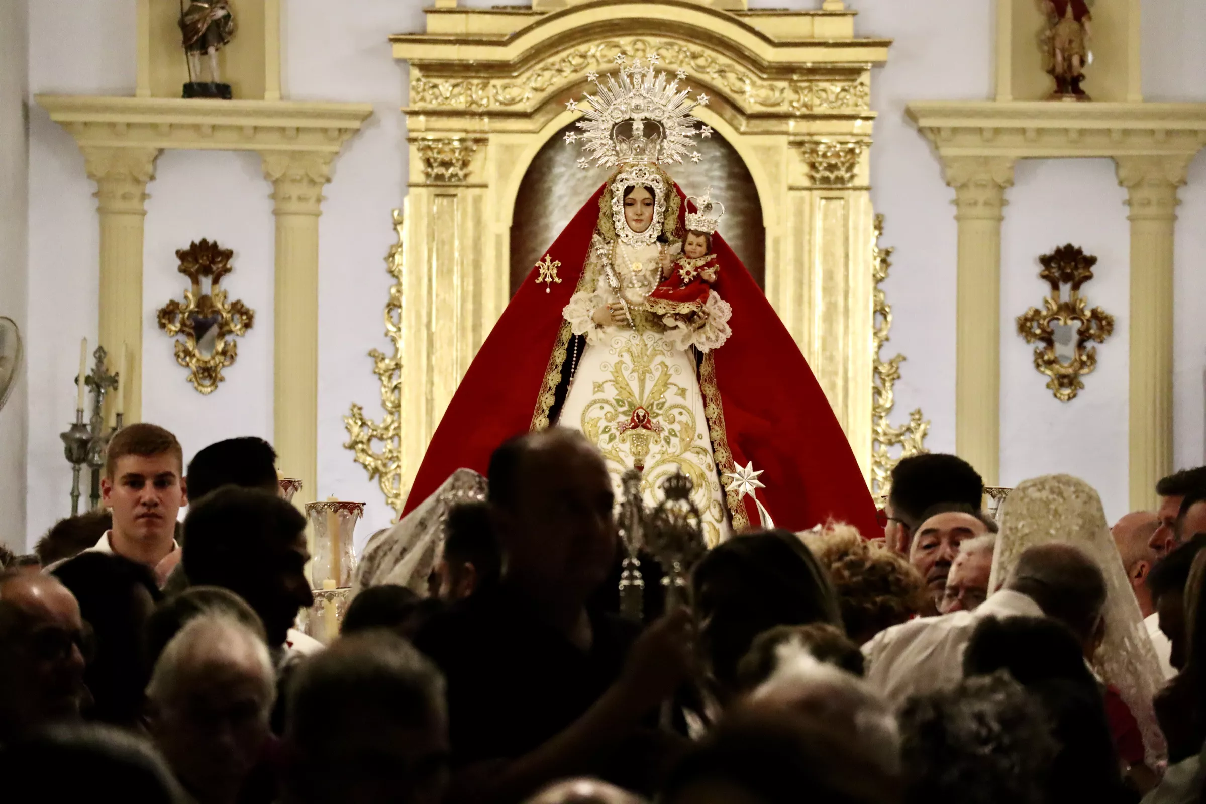 Procesión de la Virgen de los Remedios en Las Navas Procesión de la Virgen de los Remedios en Las Navas