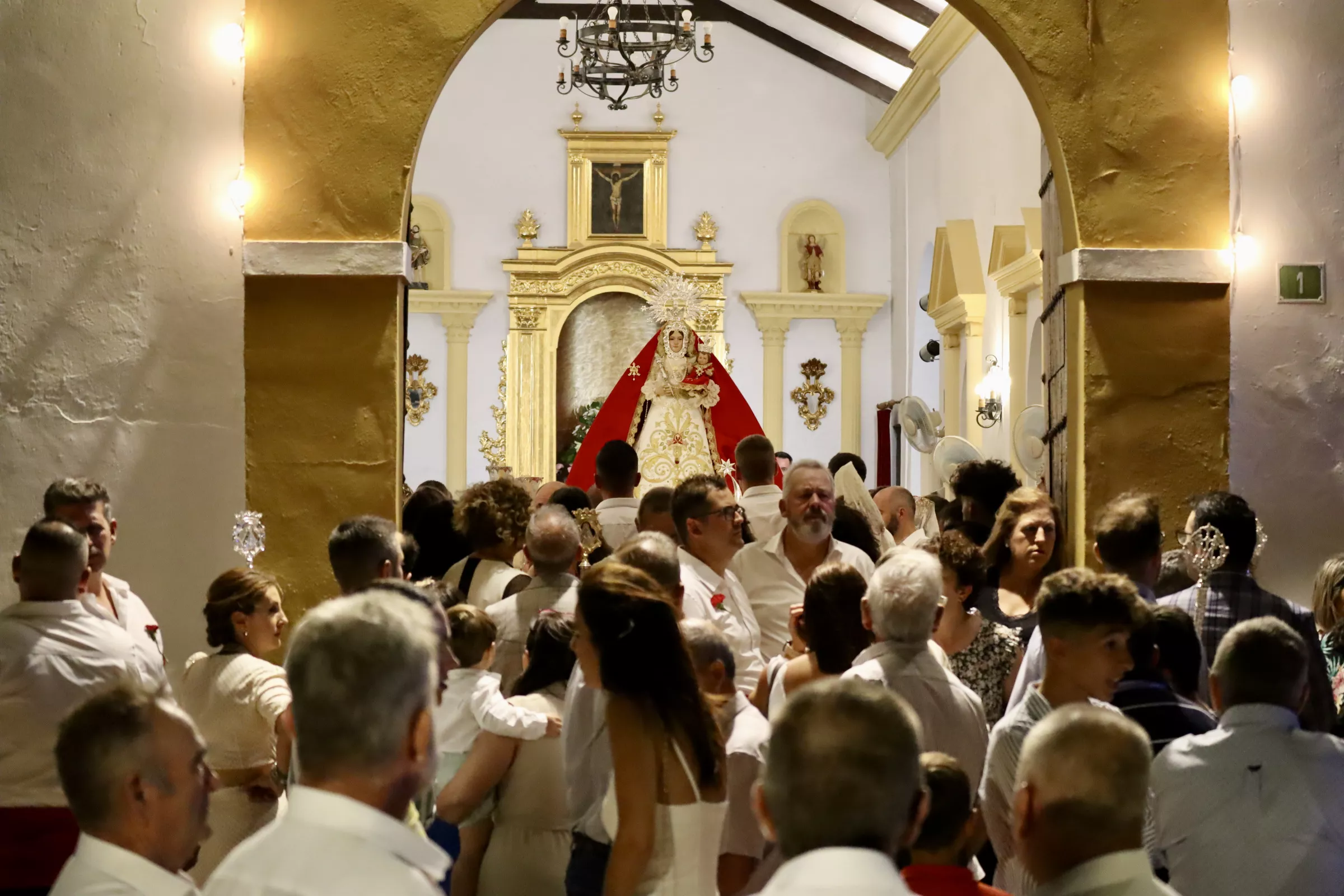 Procesión de la Virgen de los Remedios en Las Navas Procesión de la Virgen de los Remedios en Las Navas