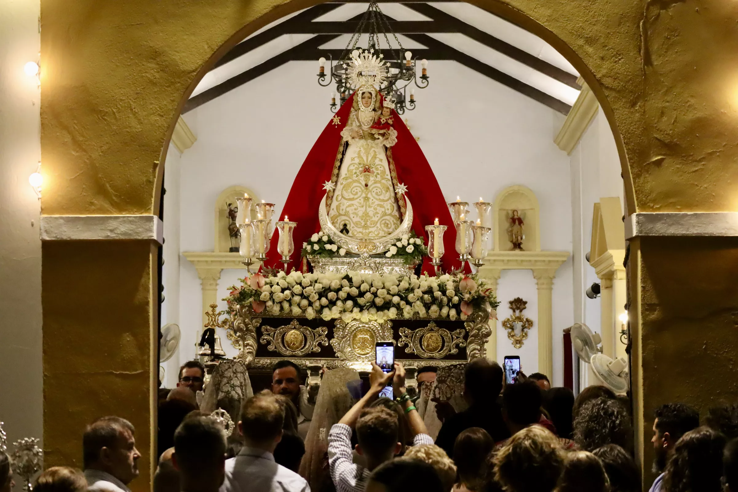 Procesión de la Virgen de los Remedios en Las Navas Procesión de la Virgen de los Remedios en Las Navas