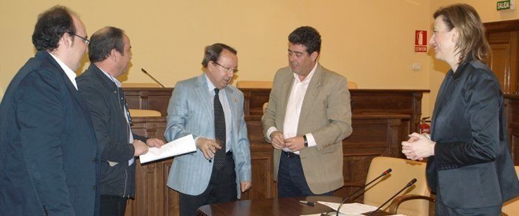  José Luis Bergillos y Francisco Mérida, presidente y gerente del GDR Subbética en uno de los actos de entrega de subvenciones del anterior marco comunitario. Archivo LucenaHoy 