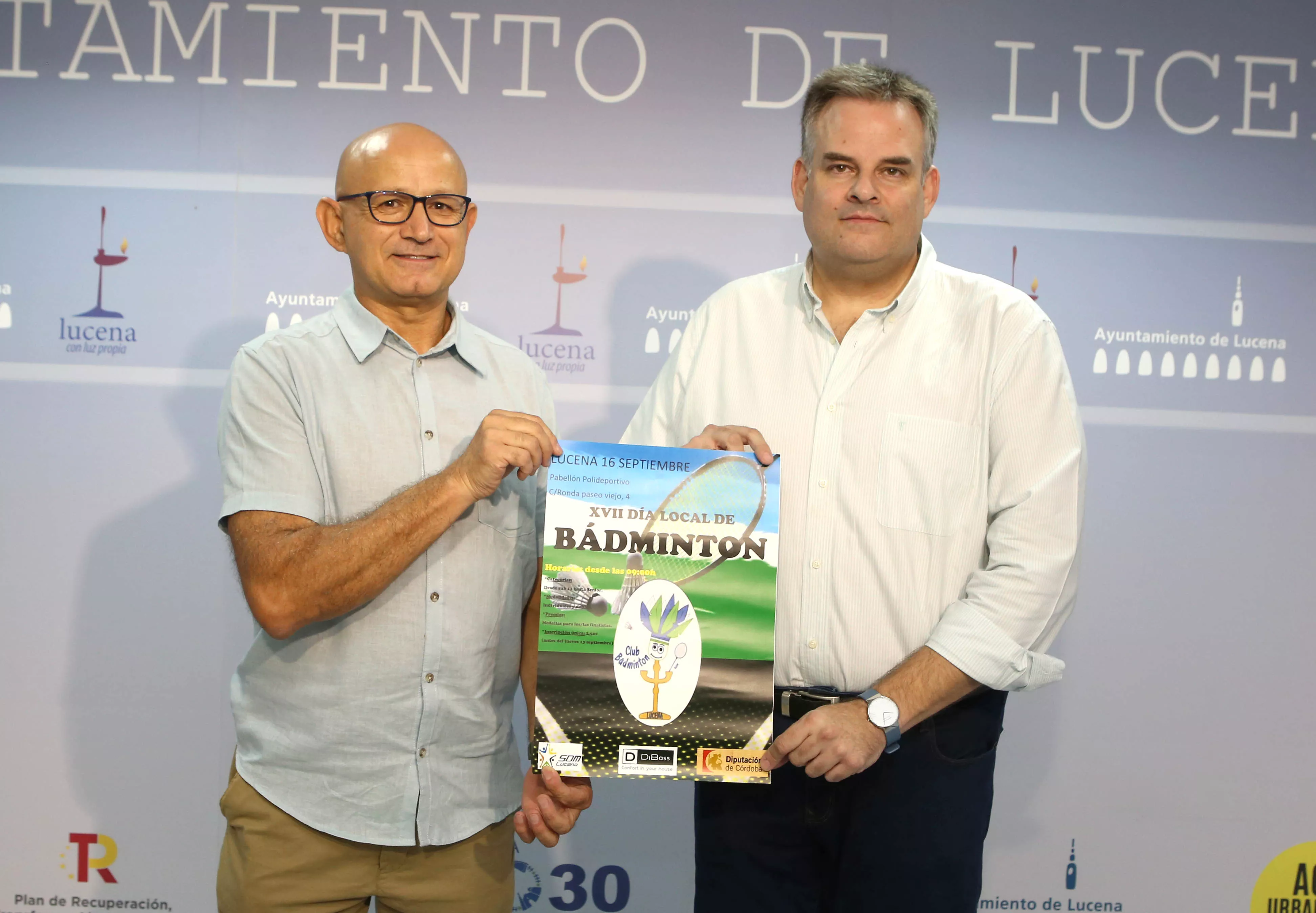 El concejal de Deportes, Ángel Novillo, y el presidente del Club Bádminton Lucena, Juan Antonio Ramírez, han presentado esta jornada
