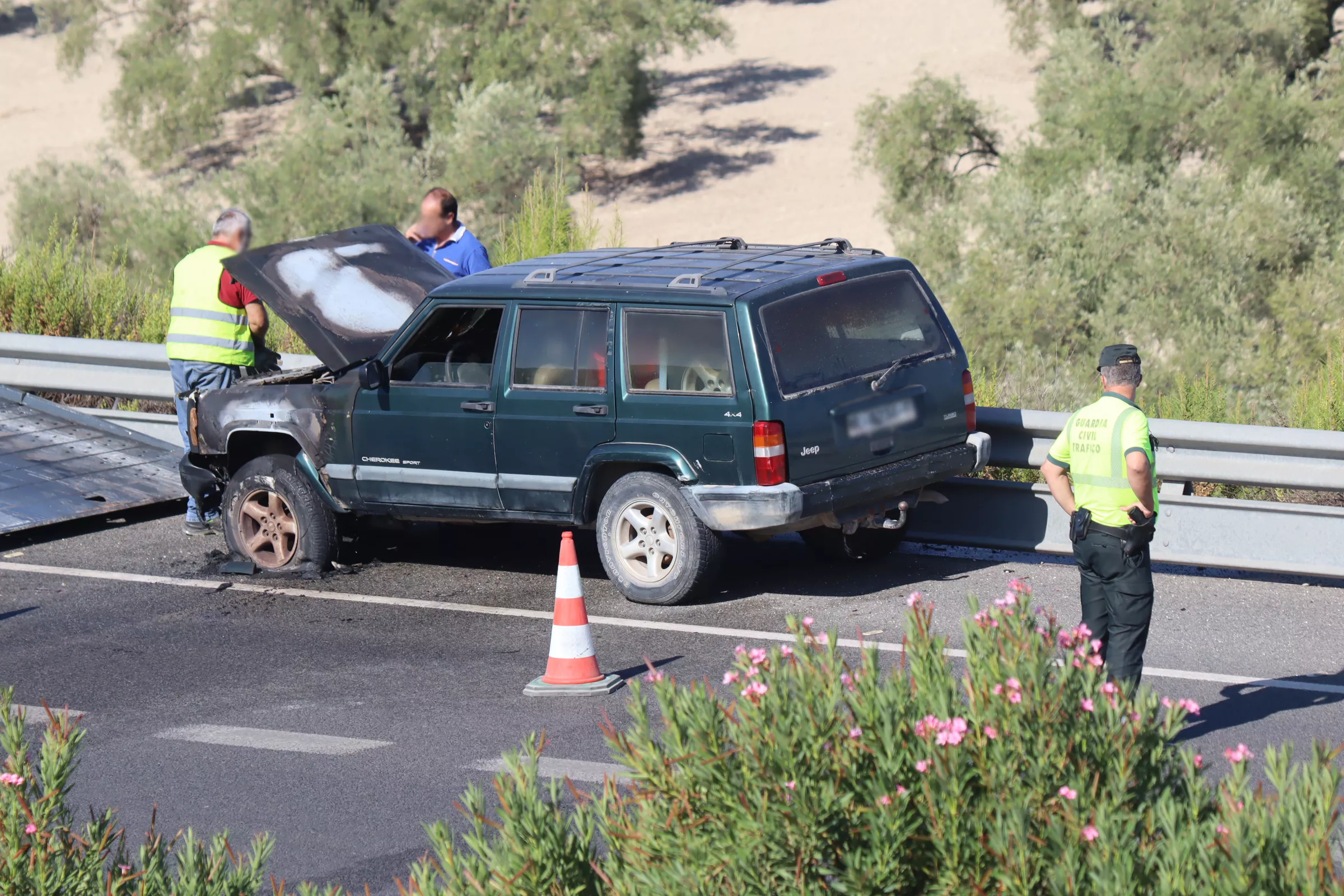 El vehículo siniestrado esta mañana en la autovía Lucena-Cabra