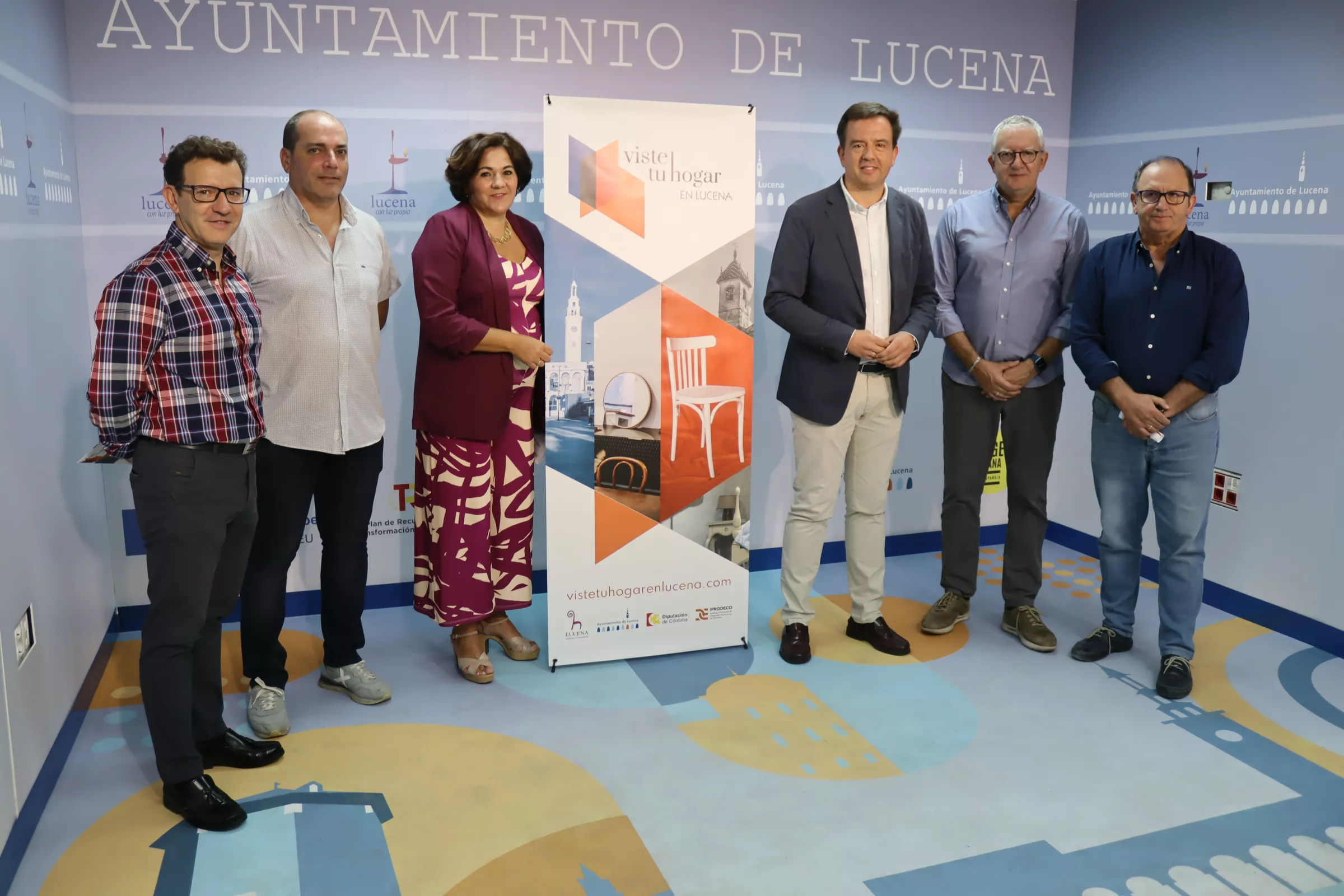 Autoridades y empresarios en la presentación de esta presencia agrupada en la feria 'Hábitat Valencia'