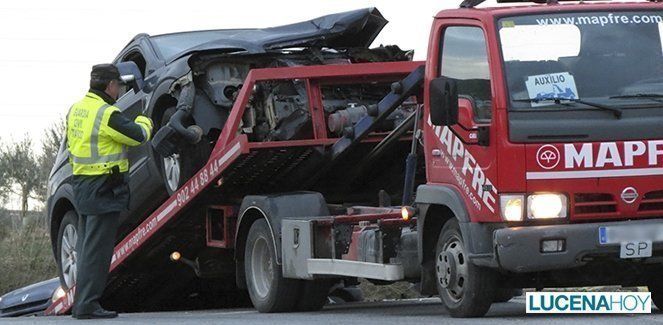  Nuevo accidente de tráfico en el cruce semafórico de la carretera de Cabra (fotos) 