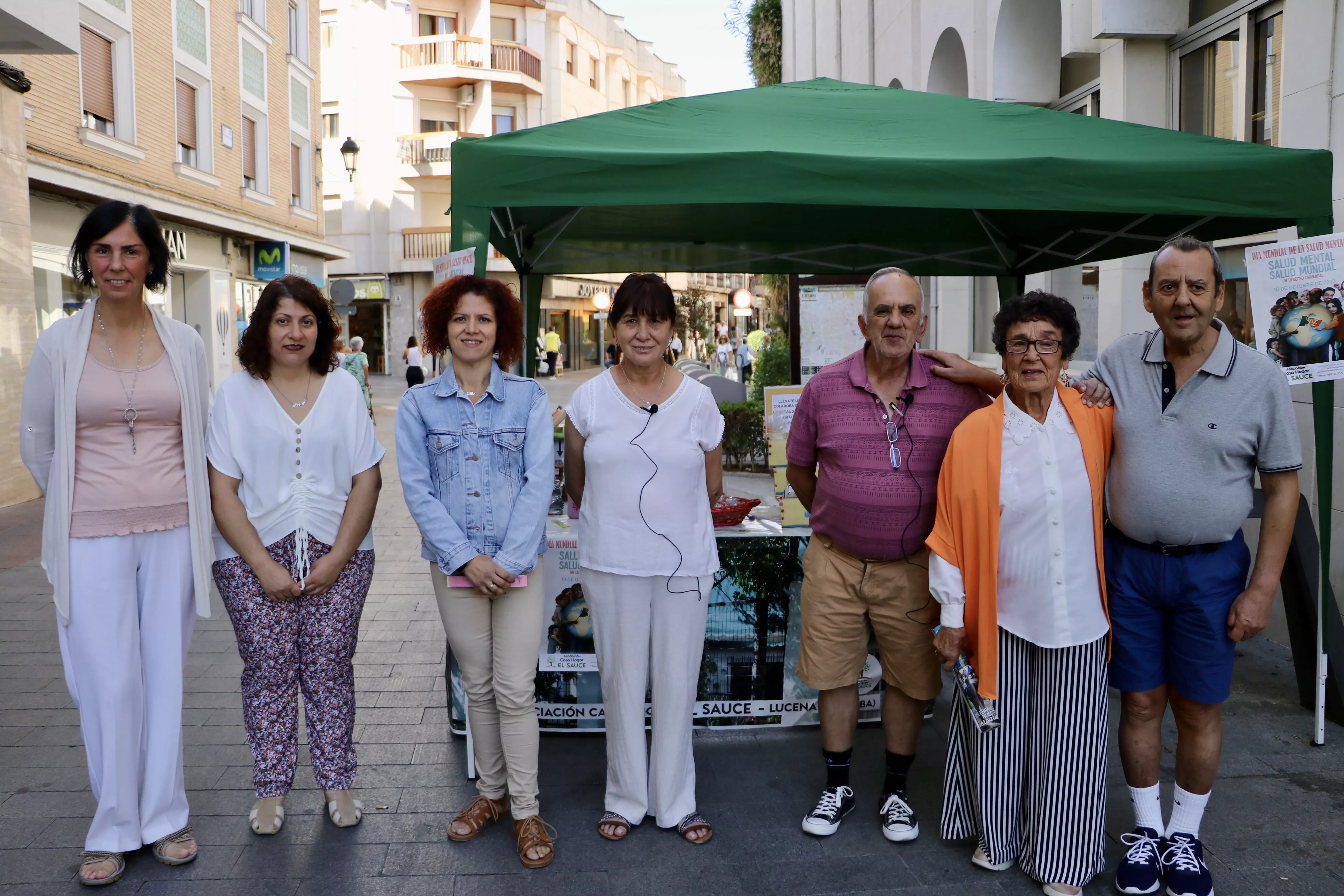 Miembros y residentes de la asociación El Sauce de Lucena
