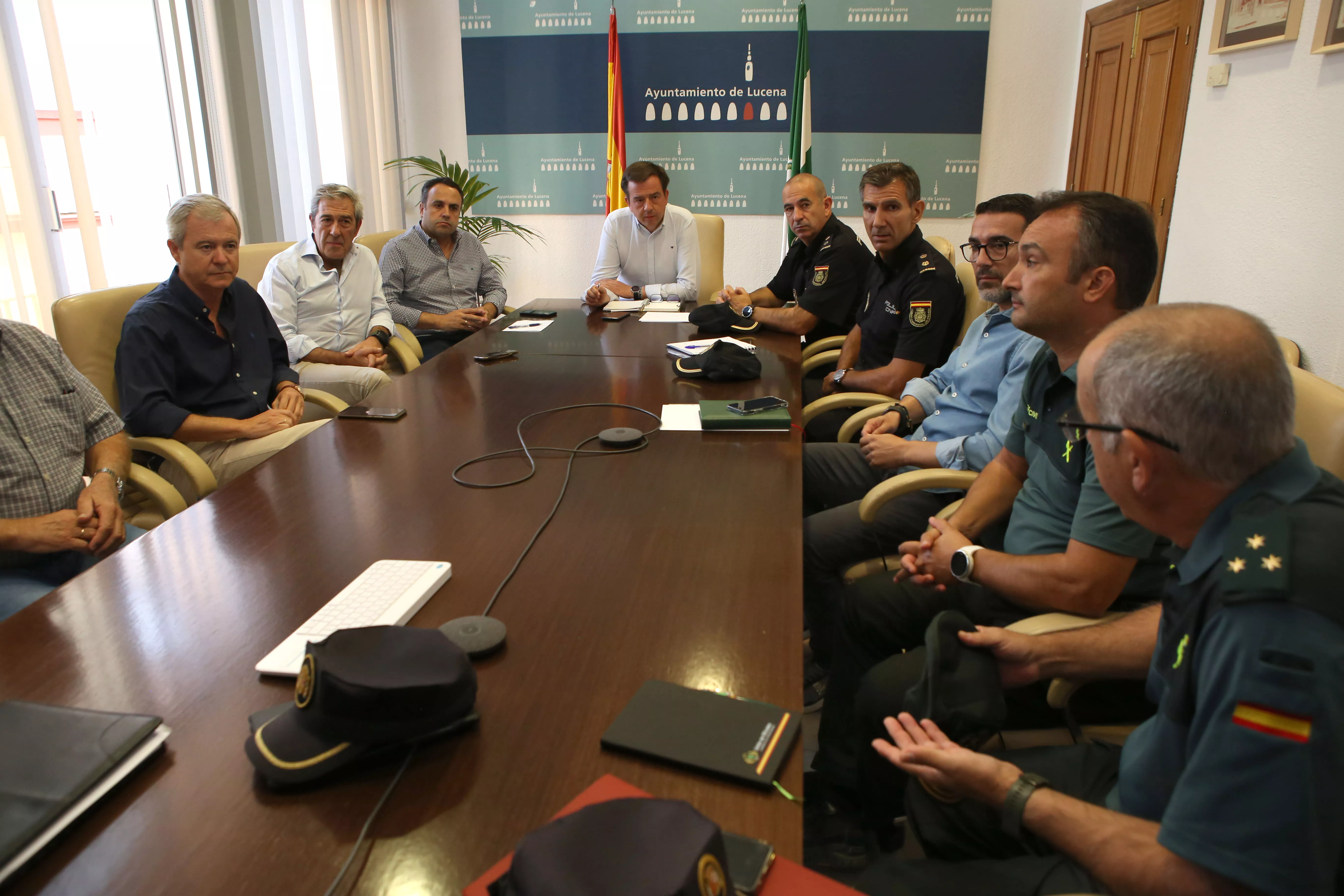 Un momento de la reunión de coordinación para evitar los robos de aceituna en el campo de Lucena