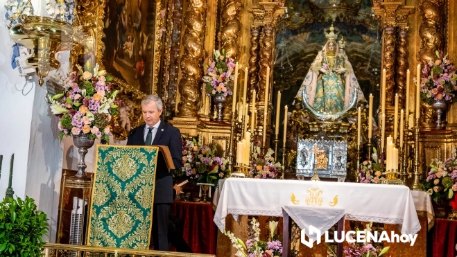 Antonio Aguilera durante se dirige a los asistentes a esta Ofrenda de Frutos a la Virgen de Araceli. Foto: Jesús Cañete