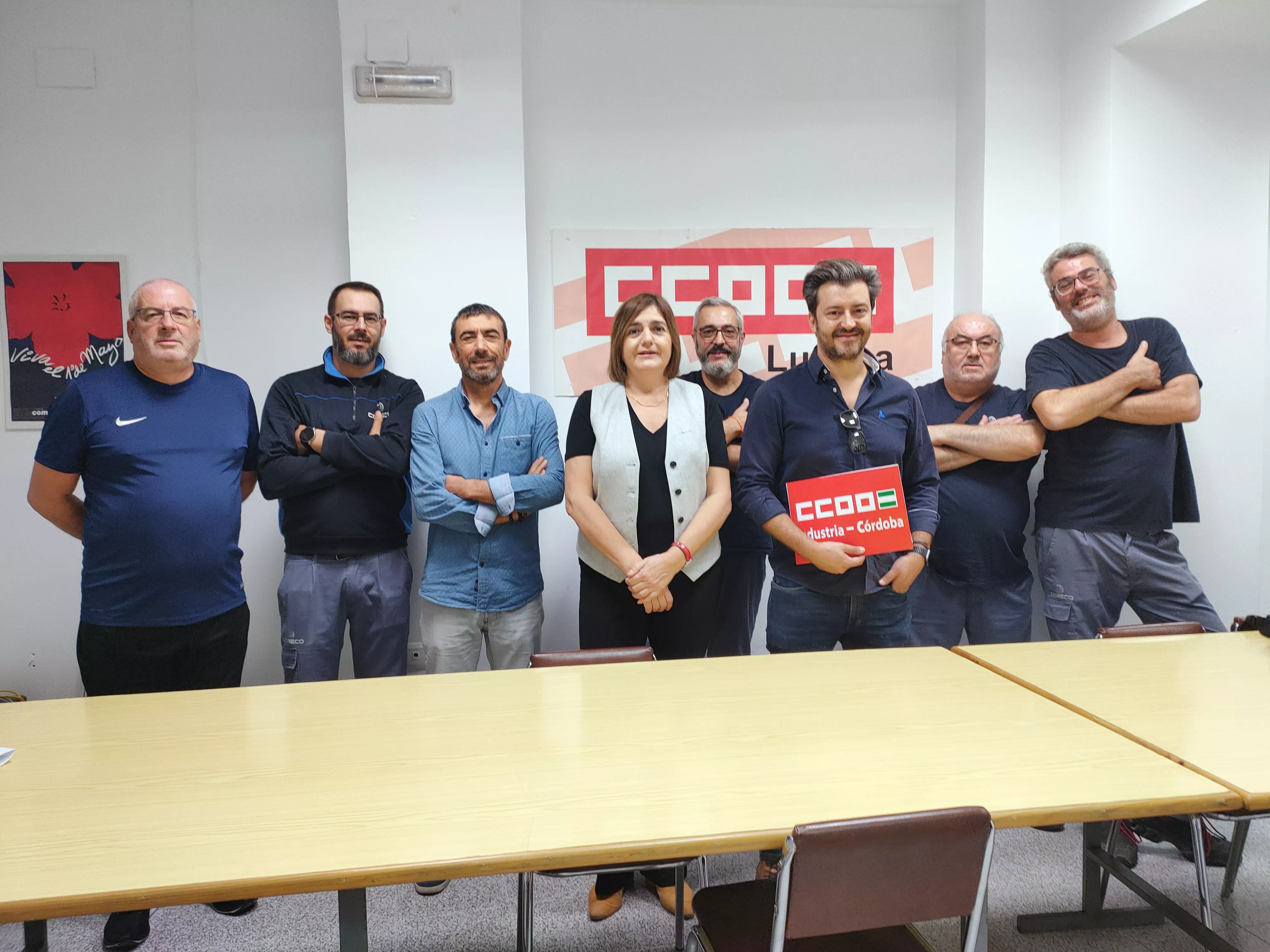 Marina Borrego y Agustín Jiménez junto a miembros de CCOO en la sede del sindicato esta mañana