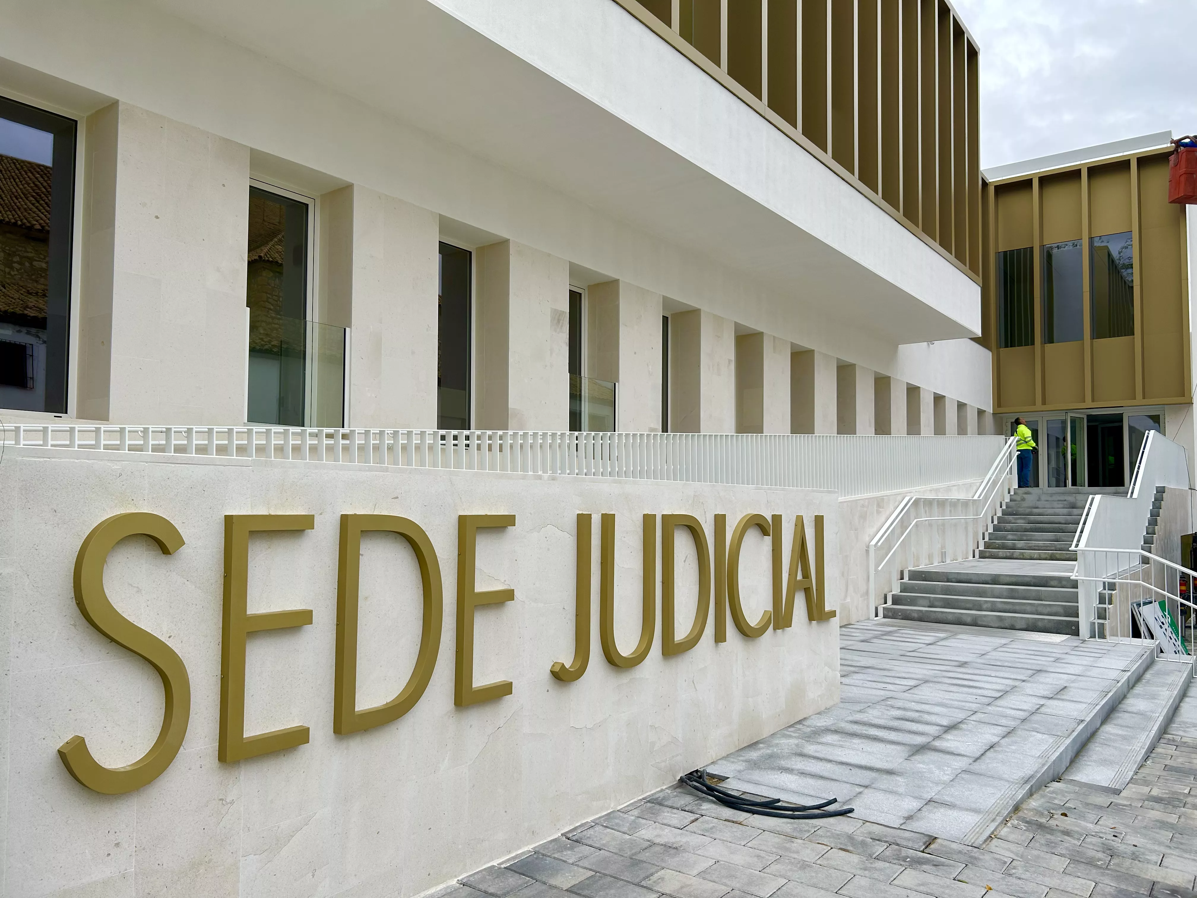 Edificio de la nueva sede judicial de Lucena, todavía sin servicio