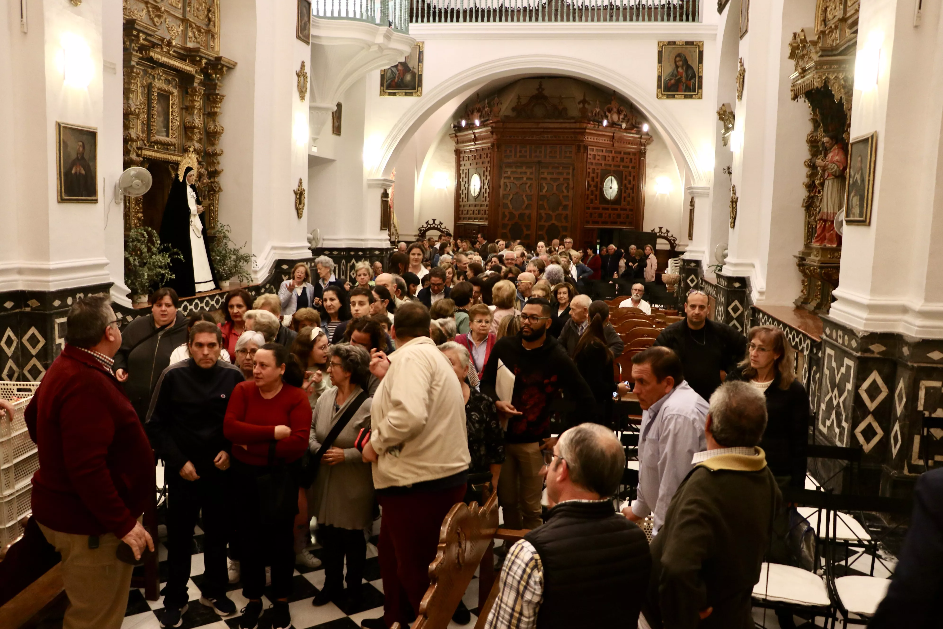 Reparto de las rosquillas de San Rafael