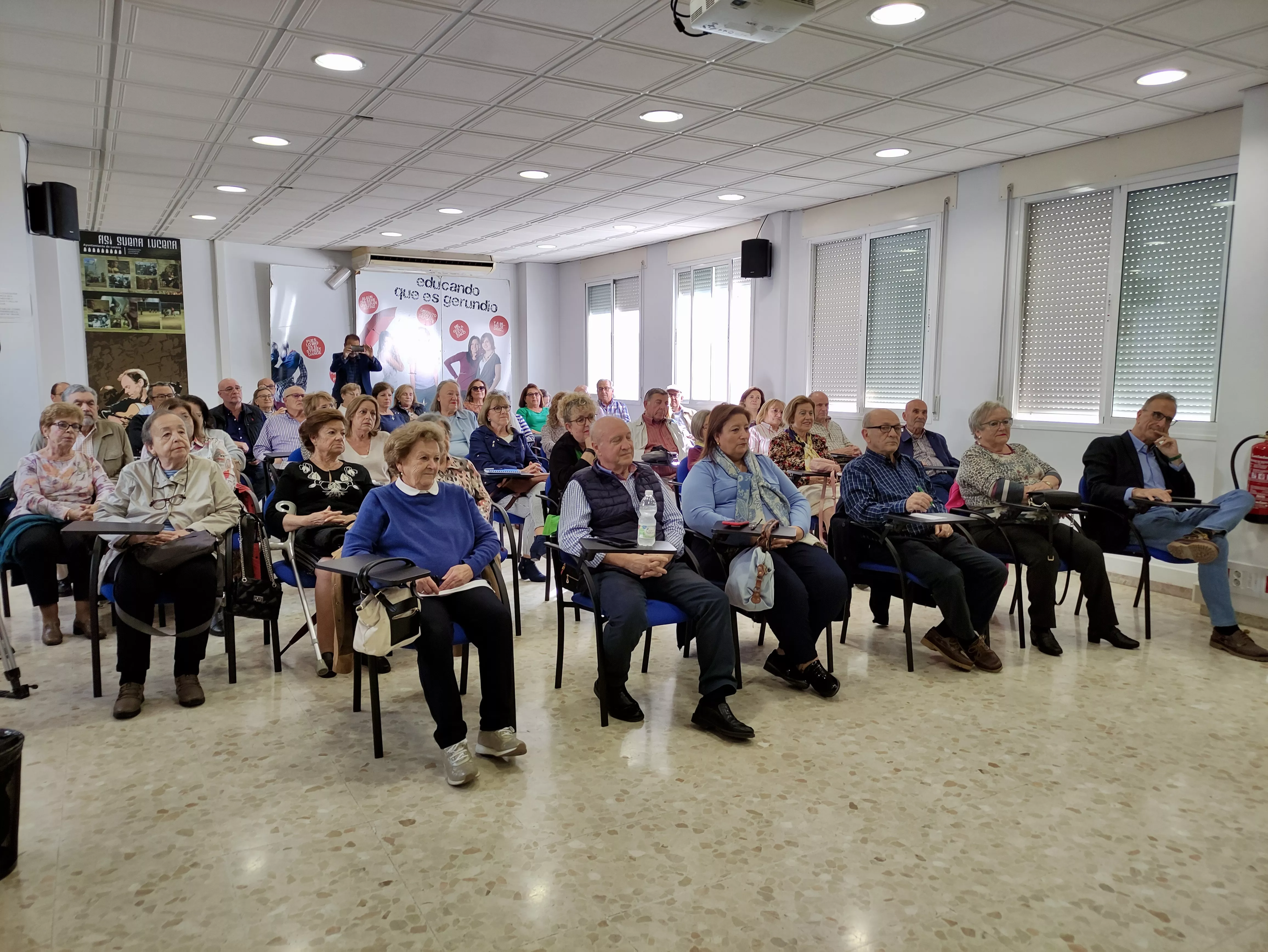 Alumnos del curso que imparte la Cátedra Intergeneracional en Lucena