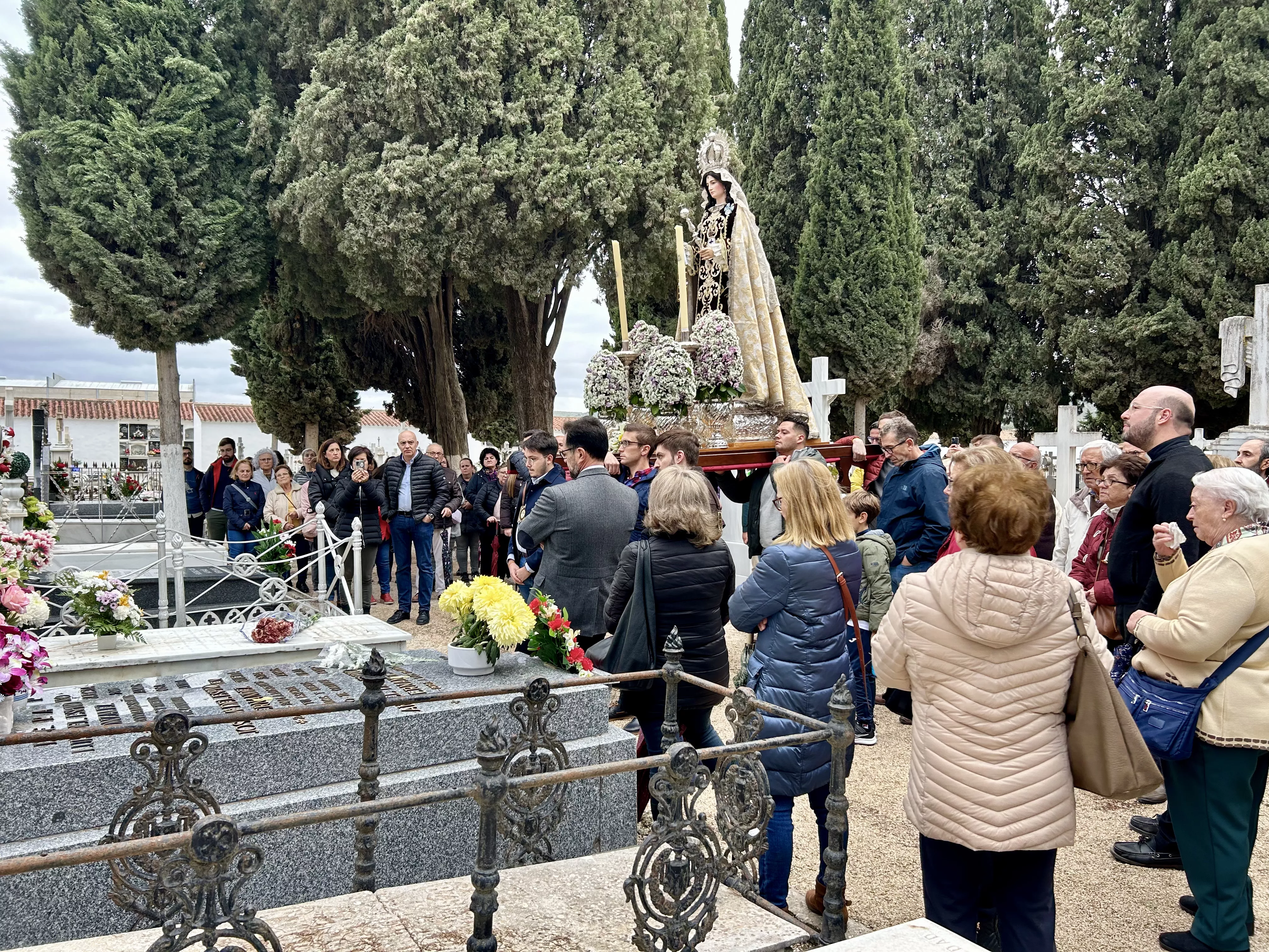 Rosario del Carmen en el Cementerio Virgen de Araceli Rosario del Carmen en el Cementerio Virgen de Araceli