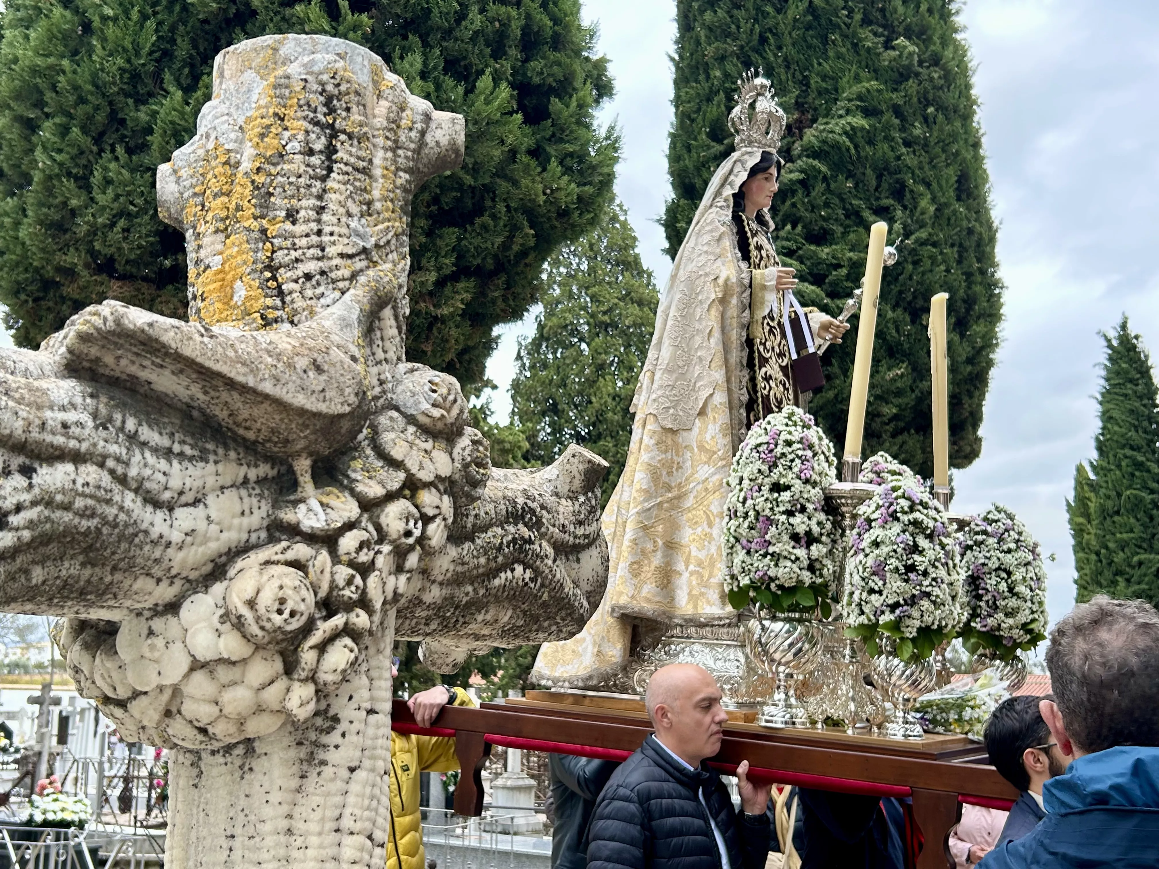 Rosario del Carmen en el Cementerio Virgen de Araceli Rosario del Carmen en el Cementerio Virgen de Araceli