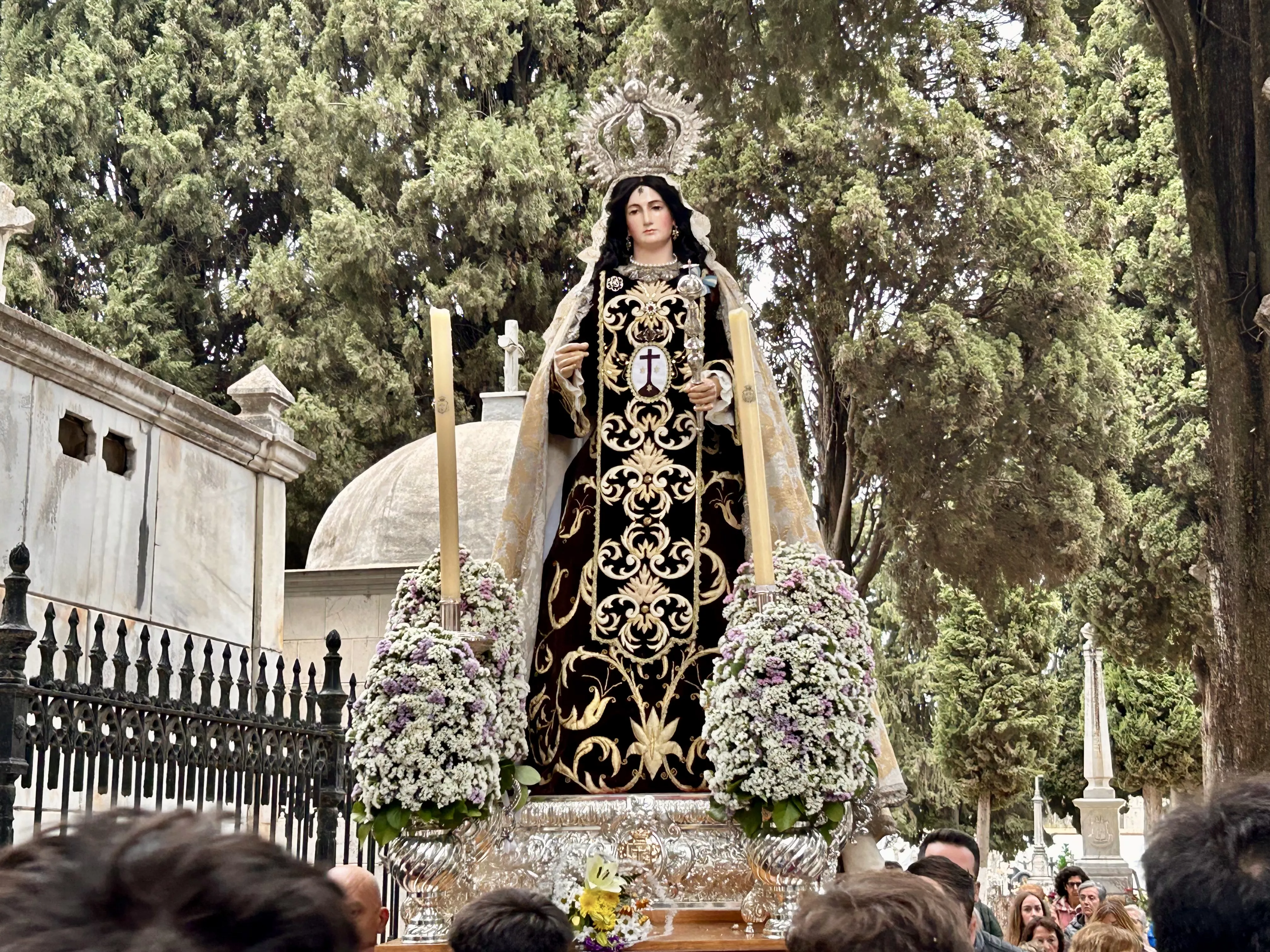 Rosario del Carmen en el Cementerio Virgen de Araceli Rosario del Carmen en el Cementerio Virgen de Araceli