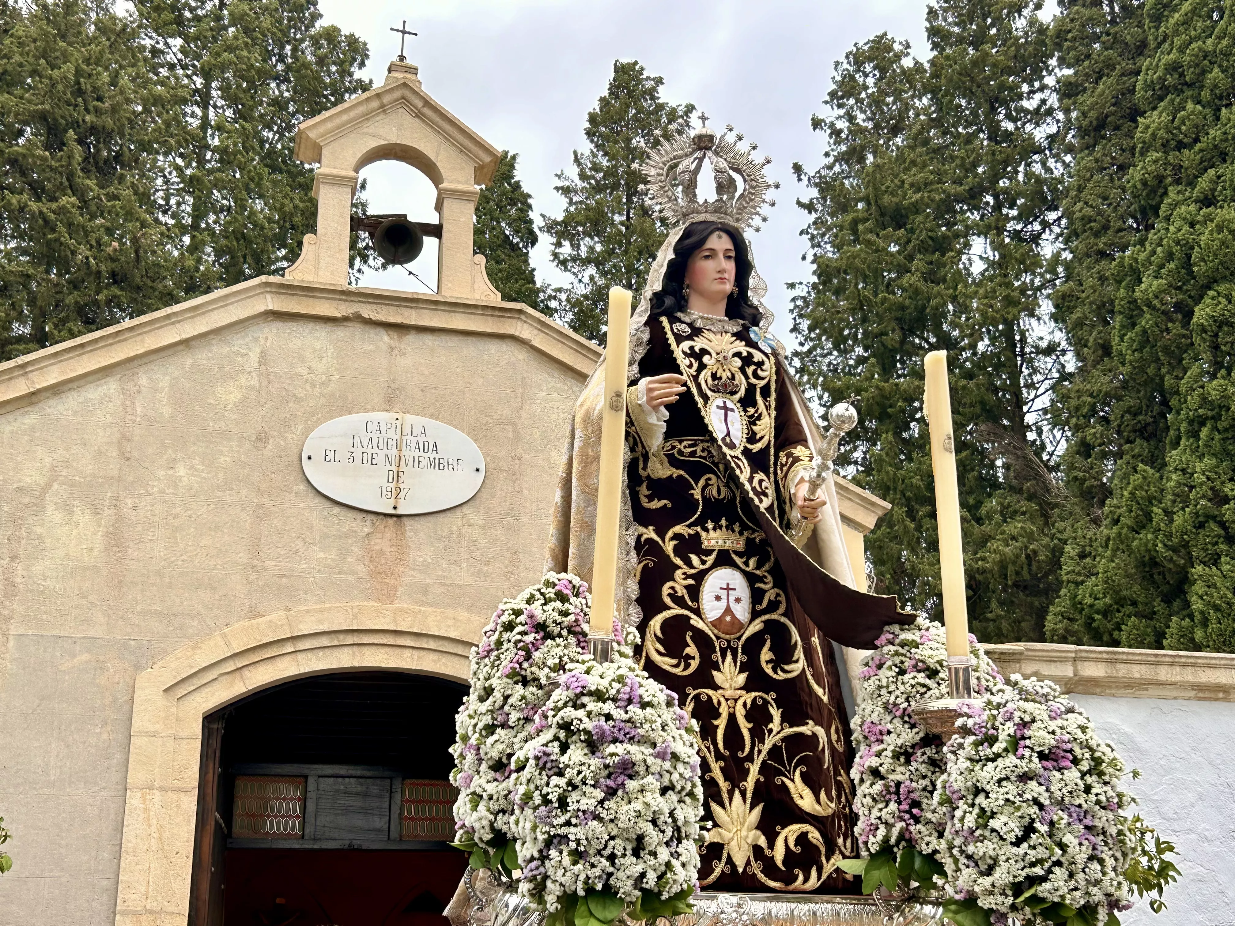 Rosario del Carmen en el Cementerio Virgen de Araceli Rosario del Carmen en el Cementerio Virgen de Araceli
